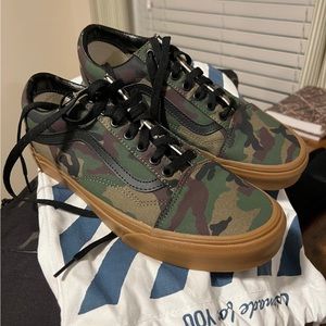 CUSTOM CAMO VANS
